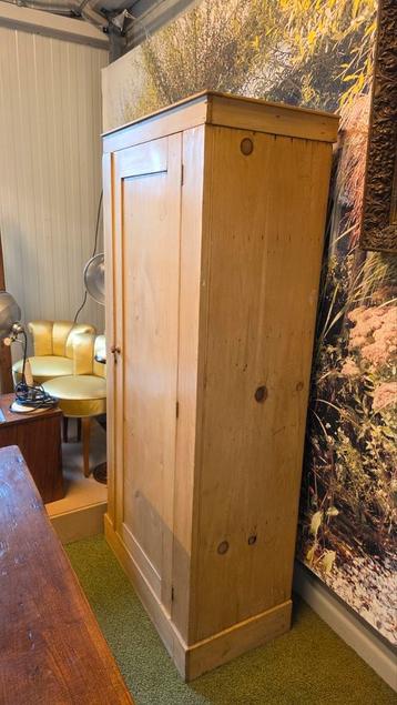 Engelse antieke grenen kast beschikbaar voor biedingen