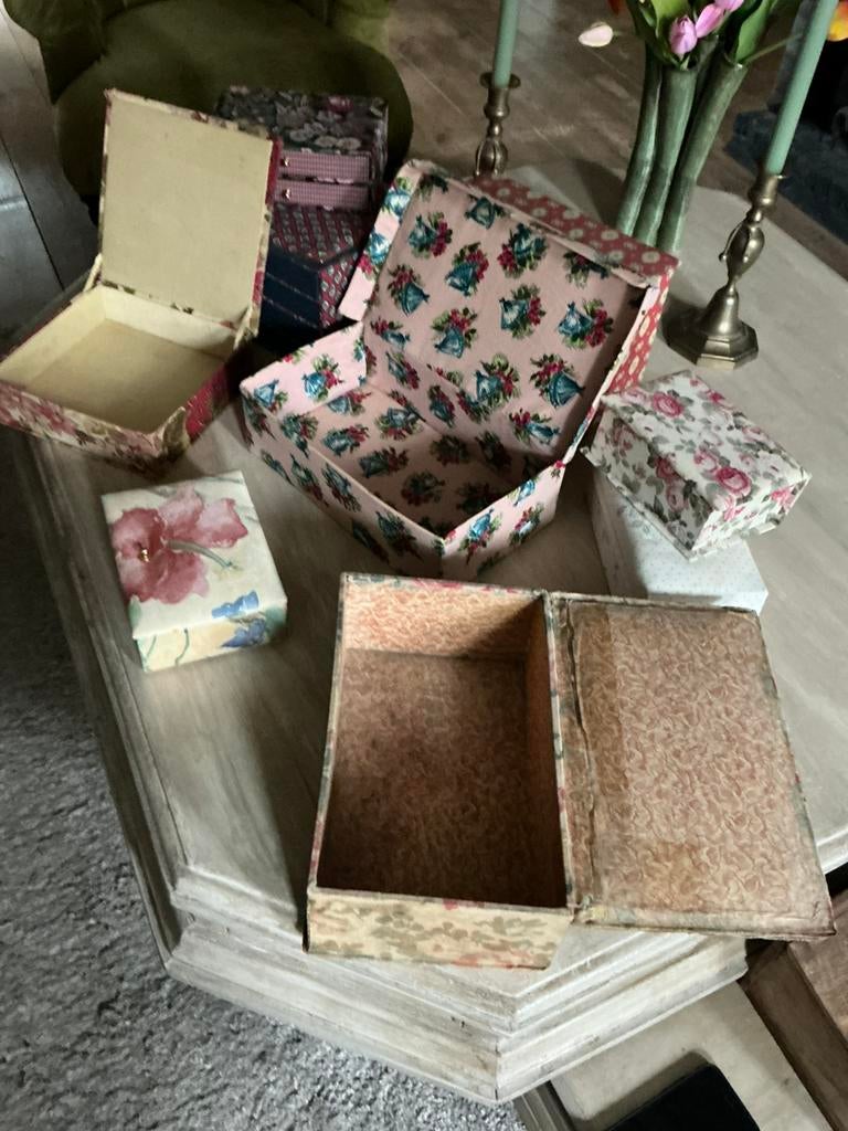 9 Oude stoffen dozen opruiming, Ophalen of Verzenden