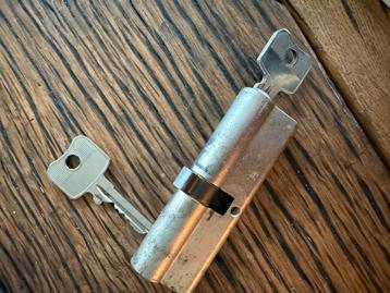 Cilinderslot 9,5 cm beschikbaar voor biedingen