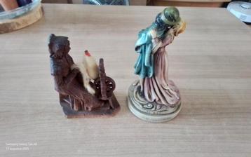Vrouw achter spinnewiel (hout) Romio en Julia (albast )  beschikbaar voor biedingen