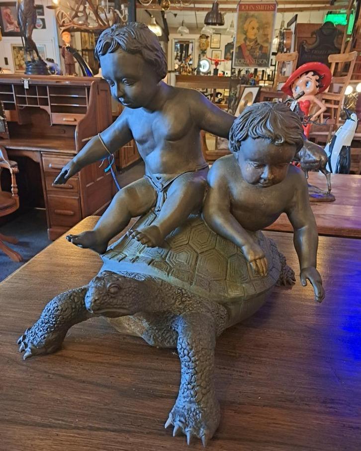 2 bronzen Putti Putto of Cherubijn figuren op een schildpad, Antiek en Kunst, Antiek | Koper en Brons, Ophalen