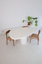 Organische tafel beton cire met poot naar keus, Huis en Inrichting, Tafels | Eettafels, Overige vormen, 200 cm of meer, 50 tot 100 cm