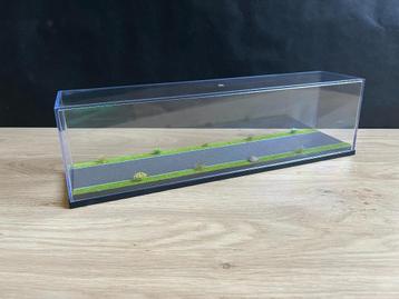 Diorama vitrine, trekker + trailer beschikbaar voor biedingen