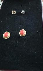 Bloedkoralen oorbellen in 14 krt goud, Ophalen of Verzenden, Zo goed als nieuw, Met edelsteen, Knopjes of Stekers
