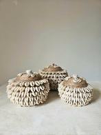 Ronde schelpen bakjes 1 uit Bali, Huis en Inrichting, Woonaccessoires | Schalen en Manden, Rond, Ophalen of Verzenden, Tropical home