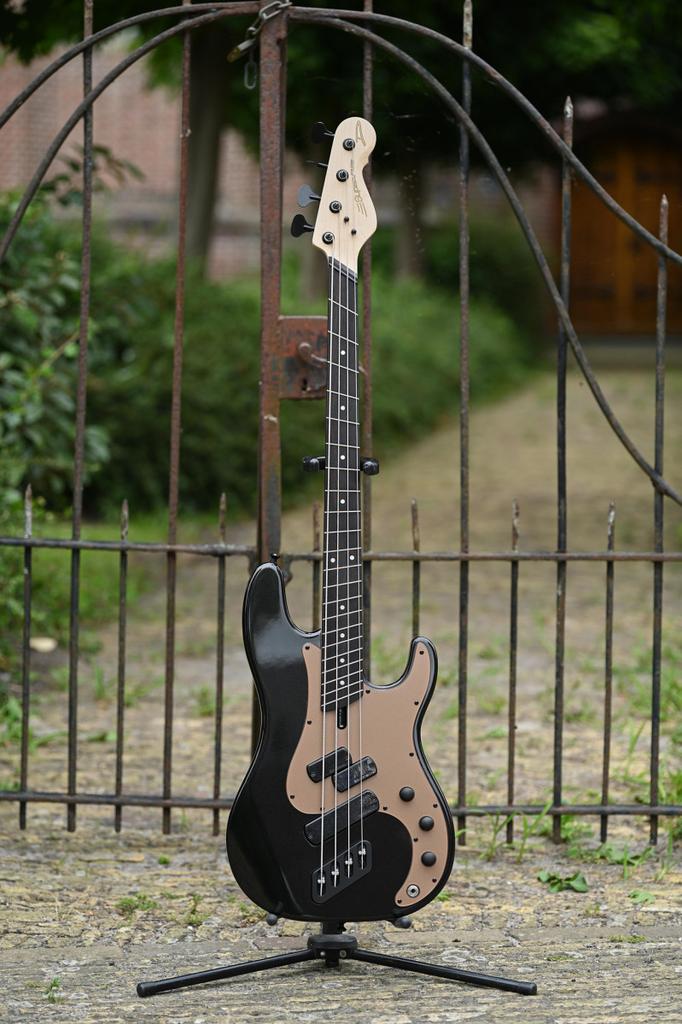 DINGWALL SP1 4-STRING – METALLIC BLACK, Muziek en Instrumenten, Snaarinstrumenten | Gitaren | Bas, Zo goed als nieuw, Elektrisch