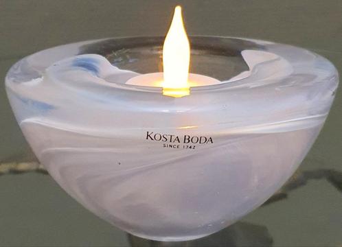 Kosta boda anna ehner wit glas waxinelichthouder gesigneerd, Huis en Inrichting, Woonaccessoires | Kandelaars en Kaarsen, Zo goed als nieuw