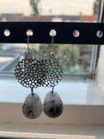 Mooie zilveren oorbellen Ellen Meijer met grijze steen, Met edelsteen, Ophalen of Verzenden, Zo goed als nieuw, Zilver