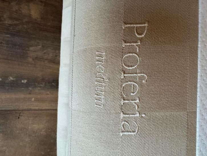 2x Hästens Proferia Matrassen - beide Medium, Huis en Inrichting, Slaapkamer | Bedden, Zo goed als nieuw, Eenpersoons, 90 cm, 210 cm