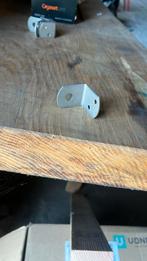 RVS L- beslag t.b.v. betonschuttingen 700st/doos. € 20,—, Ophalen, Zo goed als nieuw, Overige materialen, Minder dan 3 meter