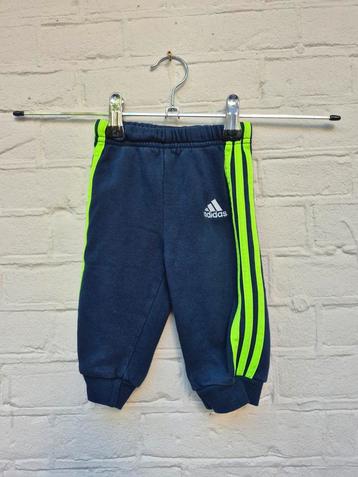 Broekje Adidas maat 68 beschikbaar voor biedingen