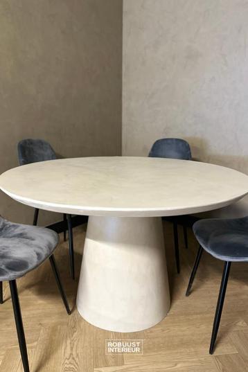 Ronde betoncire eettafel met kegelpoot beschikbaar voor biedingen