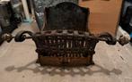 Antieke gietijzeren smeedijzeren haardrooster/bak met aslade, Ophalen, Gebruikt, Inzethaard, Houthaard