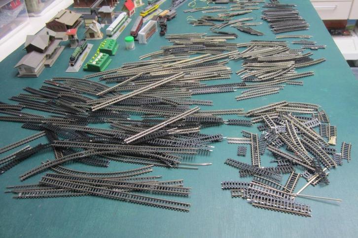 schaal N treinen , rails , wissels , huisjes, Hobby en Vrije tijd, Modeltreinen | N-Spoor, Gebruikt, Treinset, Gelijkstroom, Overige merken