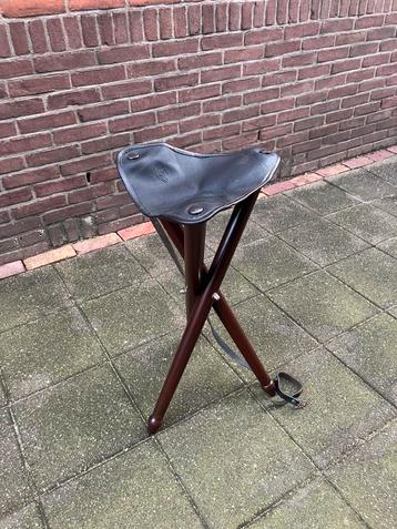 Inklapbare kruk beschikbaar voor biedingen