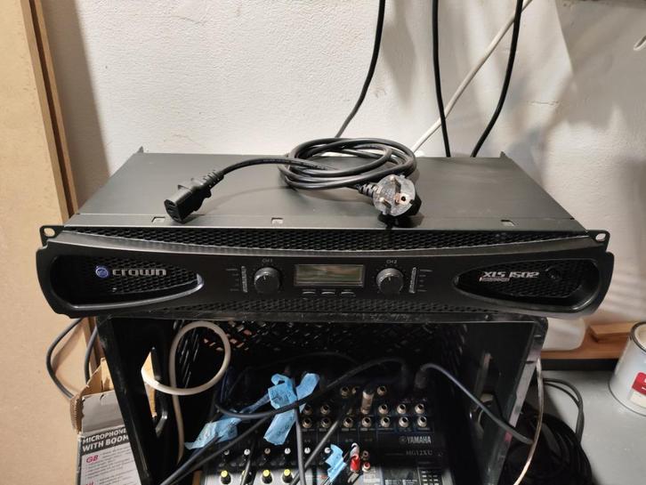 Crown XLS 1502, Muziek en Instrumenten, Versterkers | Keyboard, Monitor en PA, Zo goed als nieuw, Monitor(versterker), 500 tot 1000 watt