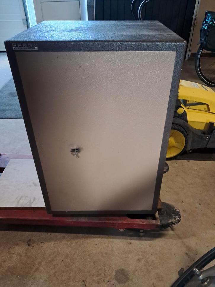 Grote Kluis hoog 80cm diep 50cm breed 55cm, Huis en Inrichting, Kasten | Overige, Gebruikt, Ophalen of Verzenden