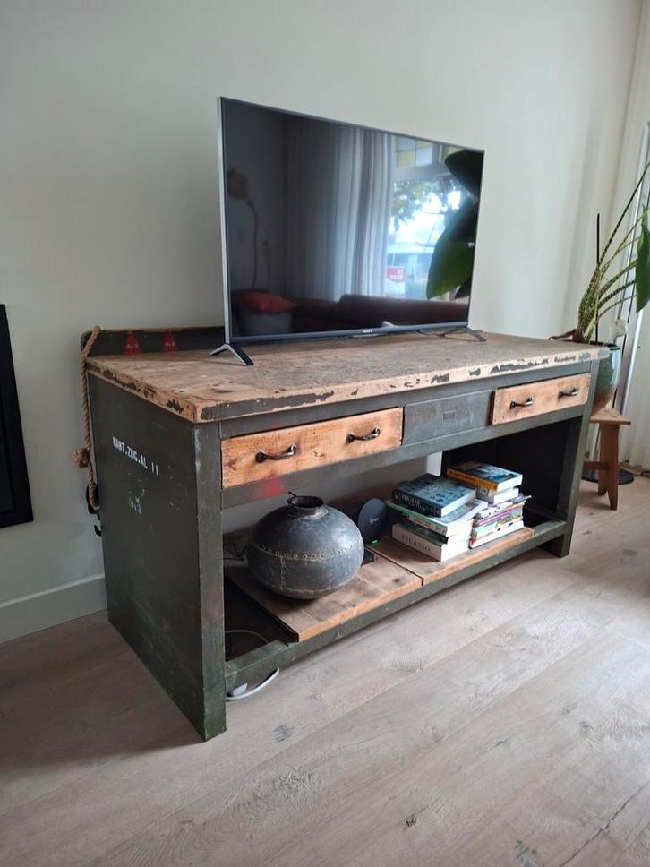 Uniek Industriële werkbank/TV-kast/toonbank - Leger Herkomst, Huis en Inrichting, Kasten | Televisiemeubels, Ophalen