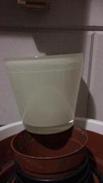 Glazen wit bloempotje, +/- 14 cm hoog, als nieuw!, Tuin en Terras, Overige materialen, Rond, Ophalen of Verzenden, Zo goed als nieuw