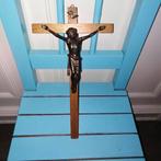 Jezus aan houten kruisje, Verzamelen, Religie, Overige typen, Gebruikt, Ophalen of Verzenden, Christendom | Katholiek