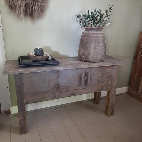 Aura Peeperkorn old farm side table vergrijsd oud hout, Huis en Inrichting, Tafels | Sidetables, Nieuw, Ophalen