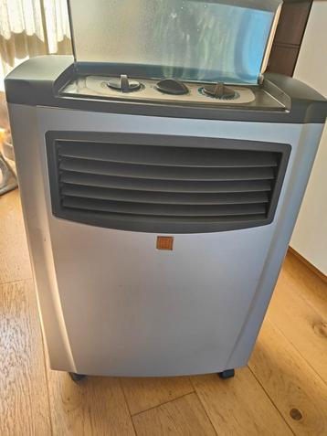 Goedwerkende mobiele verrijdbare airco. Werkt goed. beschikbaar voor biedingen
