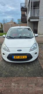 Ford Ka 1.2 Titanium uit 2009, Auto's, Voorwielaandrijving, 4 cilinders, 4 stoelen, Wit