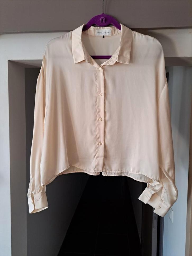 Lefties Satijnen Blouse Oversized Mt 44, Kleding | Dames, Blouses en Tunieken, Zo goed als nieuw, Maat 42/44 (L), Beige, Ophalen of Verzenden