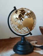 Nieuw: wereldbol ijzer zwart brons (goud) wereld bol op voet, Ophalen of Verzenden, Nieuw