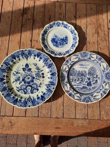 Diverse borden Delfts blauw beschikbaar voor biedingen