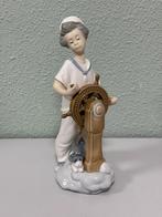 Prachtig porseleinen beeld Vintage 1985 NAO Lladro zeil boy, Verzamelen, Beelden en Beeldjes, Ophalen of Verzenden, Zo goed als nieuw