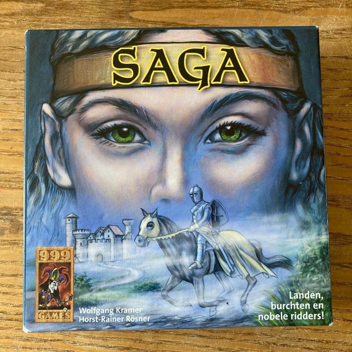 999 games - Saga (2-4 spelers, 12+jr) zgan, Hobby en Vrije tijd, Gezelschapsspellen | Kaartspellen, Zo goed als nieuw, Een of twee spelers