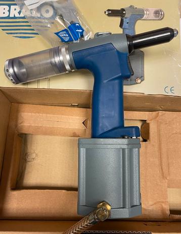 Bralo BM-700 pneumatische blindklinktang, poptang beschikbaar voor biedingen