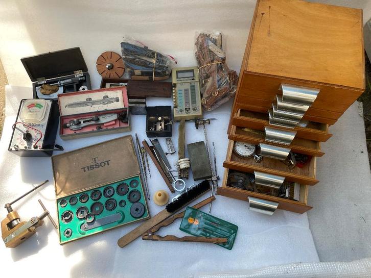 Partij horlogemaker gereedschap + kast met inhoud, Hobby en Vrije tijd, Overige Hobby en Vrije tijd, Gebruikt, Ophalen