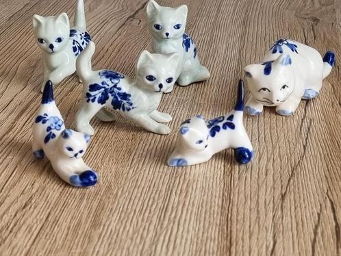 6 Mooie Vintage Poesjes Katjes Delfts Wit - Blauw Porselein, Verzamelen, Dierenverzamelingen, Gebruikt, Beeldje of Figuurtje, Hond of Kat