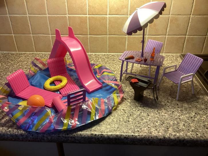 Barbie Speelset: Zwembad, Tuinset & BBQ, Kinderen en Baby's, Speelgoed | Overig, Gebruikt, Meisje, Ophalen of Verzenden