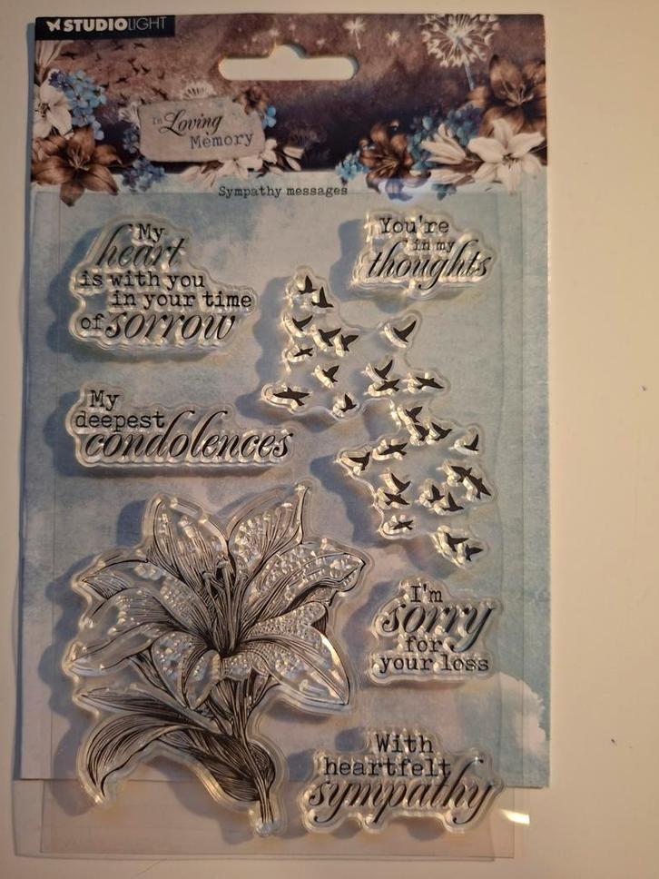 Studio Light Stempelset - In Loving Memory - Nieuw, Hobby en Vrije tijd, Stempelen, Zo goed als nieuw, Clearstamp, Ophalen of Verzenden