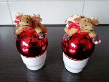 Verschillende kerstversieringen en kerstspullen beschikbaar voor biedingen