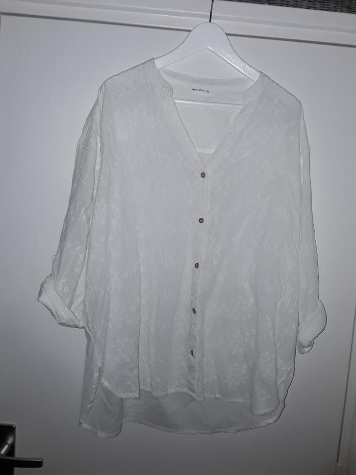 Encuentro Witte Blouse Met Leuke Bloemetjes Patroon Maat M, Kleding | Dames, Blouses en Tunieken, Zo goed als nieuw, Maat 38/40 (M)