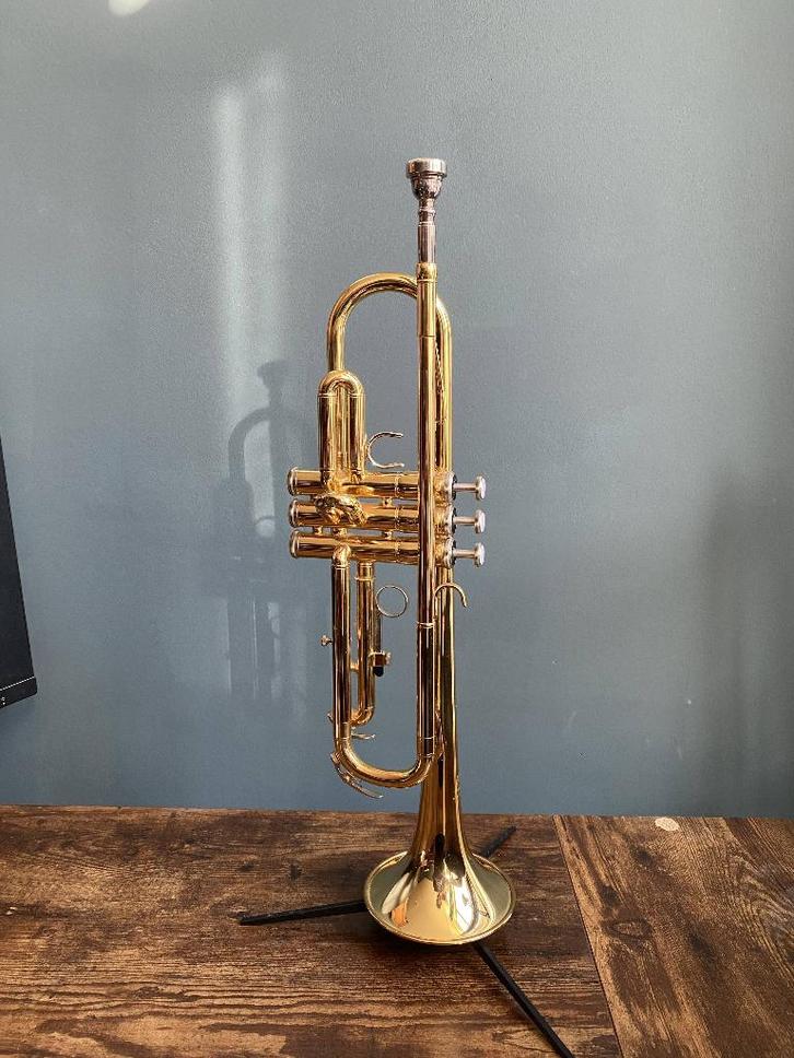 Yamaha YTR-2330 Trompet, Muziek en Instrumenten, Blaasinstrumenten | Trompetten, Zo goed als nieuw, Bes-trompet, Met koffer, Ophalen