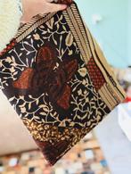 Stof vlinders batik bruin zwart vintage retro, Hobby en Vrije tijd, Stoffen en Lappen, Bruin, 120 cm of meer, Nieuw, Ophalen of Verzenden