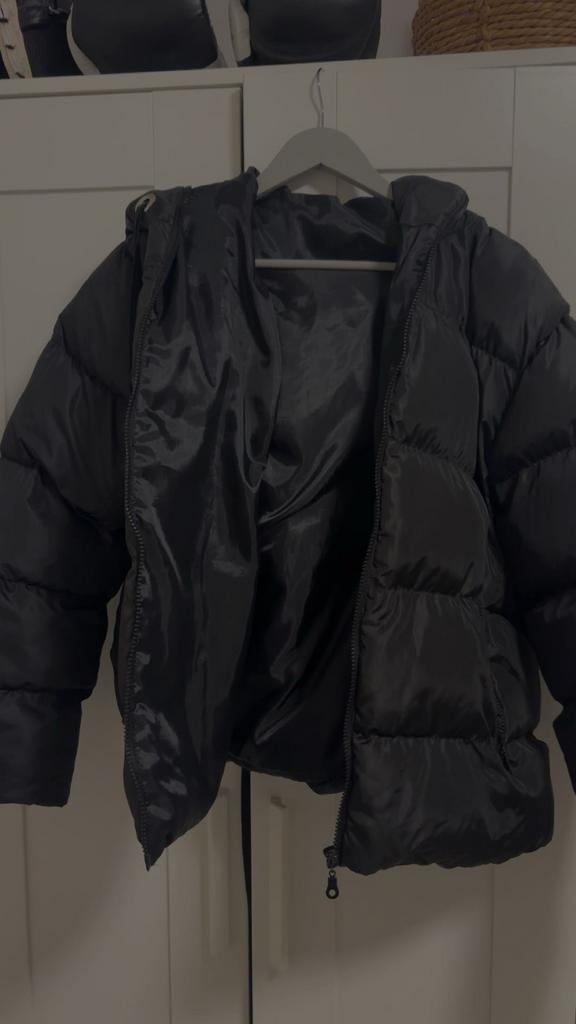 Zwarte Puffer Jas, Ophalen, Zo goed als nieuw, Maat 38/40 (M), Zwart