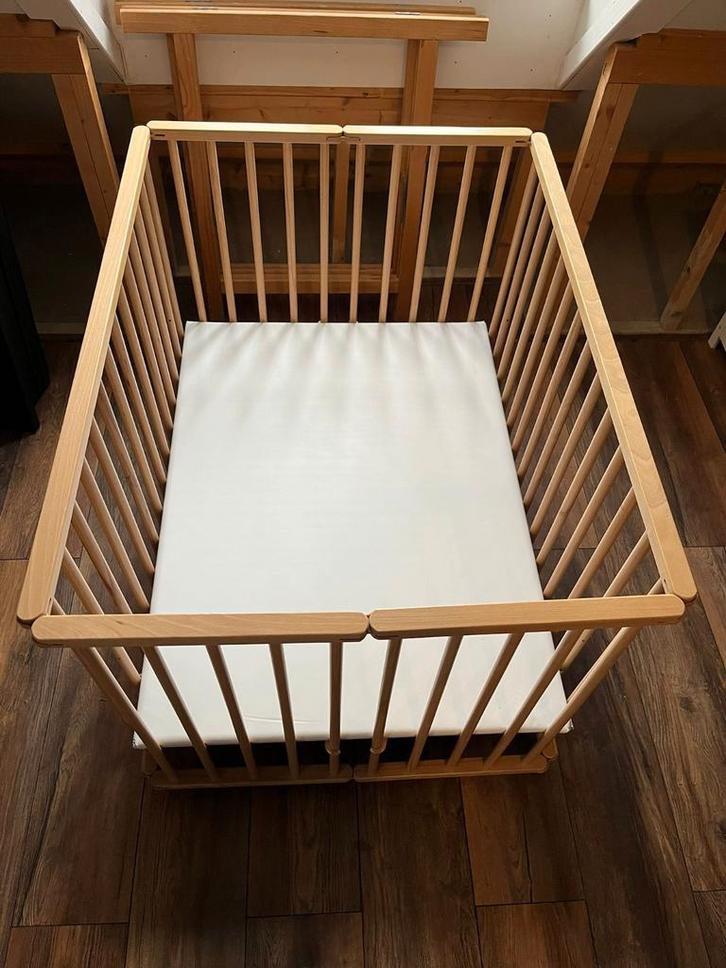 Opklapbare box met boxkleed, Kinderen en Baby's, Boxen, Gebruikt, Rechthoekig, In hoogte verstelbaar, Boxkleed, Wieltjes, Ophalen