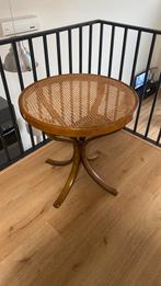 Vintage rotan bijzettafel, Huis en Inrichting, Tafels | Bijzettafels, Rond, 55 tot 75 cm, Zo goed als nieuw, Hout