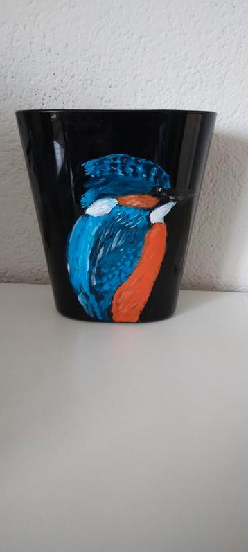 Zwarte vaas/ bloempot.   beschikbaar voor biedingen