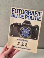 Fotografie bij de Politie - Chriet Titulaer, Ophalen of Verzenden, Gelezen, Fotografie algemeen, Chriet Titulaer