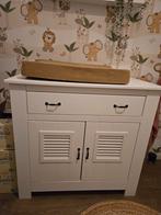 Commode met wandplank - Babykamer, Kinderen en Baby's, Kinderkamer | Commodes en Kasten, Ophalen, Zo goed als nieuw, 75 tot 100 cm