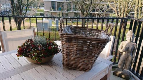 Rieten rotan riet mand hengsels taps buiten binnen bolletjes, Tuin en Terras, Bloembakken en Plantenbakken, Gebruikt, Binnen, Balkon