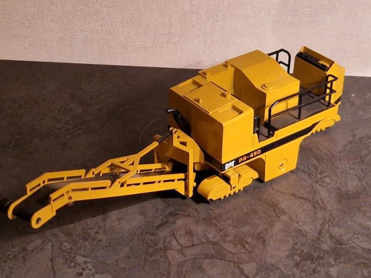 CAT PR-450 Model Grondfrees, Hobby en Vrije tijd, Modelbouw | Auto's en Voertuigen, Zo goed als nieuw, Overige typen, 1:50 of kleiner
