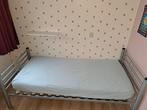 Eenpersoonsbed met matras, Huis en Inrichting, Slaapkamer | Slaapbanken, 90 cm, Eenpersoons, Zo goed als nieuw, Ophalen